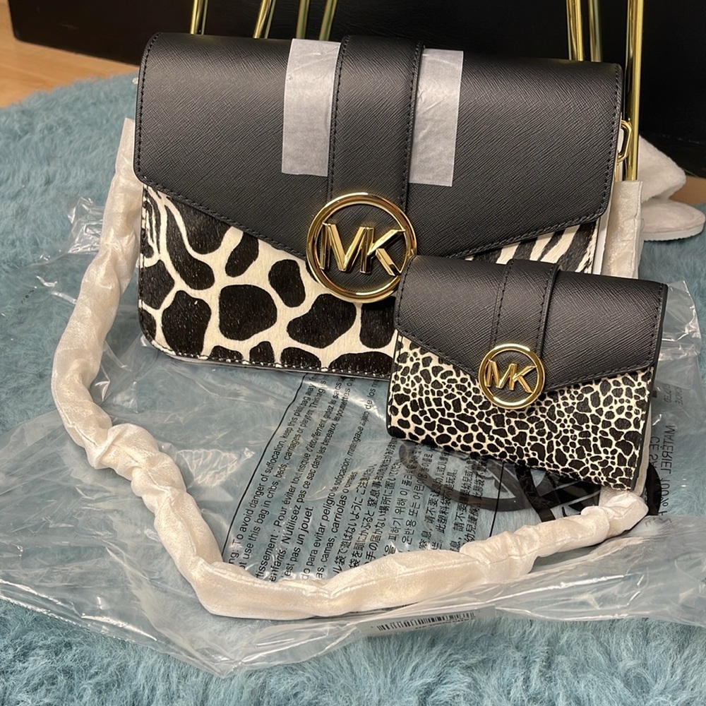 🤩🛍️Michael Michale Kors Carmen Shoulder Bag/Wallet Set🤩🛍️